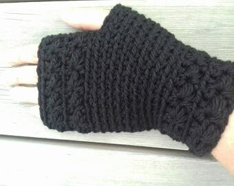 Crochet fingerless gloves: the star. 100% wool