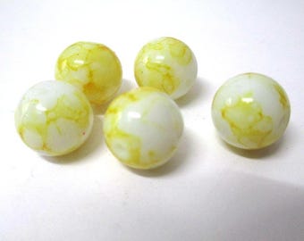 5 glass beads, yellow 12mm