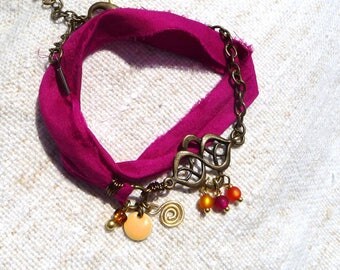Bracelet Bohemian sari silk fair trade Pink Arabesque, unique handmade jewelry, bohemian sari silk bracelet