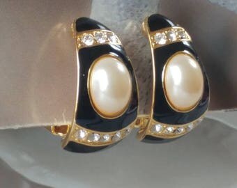Vintage Joan Rivers Clip On Pearl Earrings