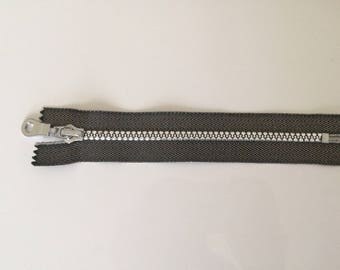 Simple grey argente18 closure cm long