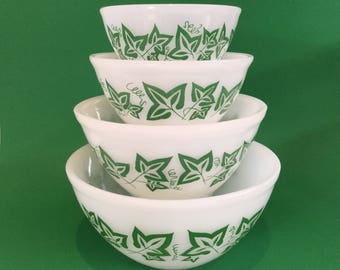 Vintage Pyrex 'Leaf/Ivy' Mixing Bowl Set