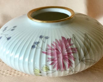 CHIC Porcelain vase by Thomas