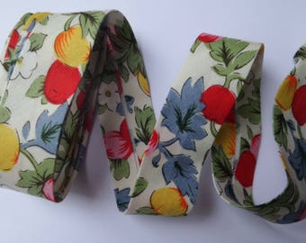 50 cm of bias fruit and flower on off white