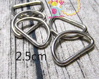 Set of 20 Stirrup shaped silver 2.5 cm D