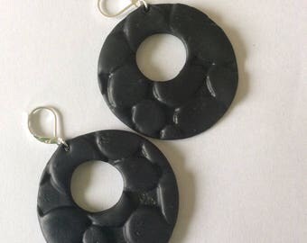 Earrings look round pebbles hole!