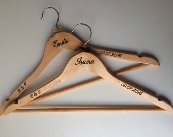 Cintre personnalisé en pyrogravure