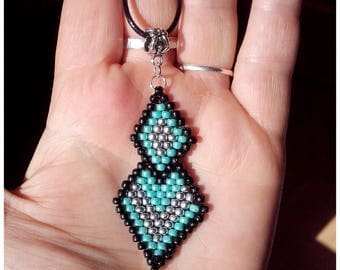 Woven etnhique etnhique diamonds pendant