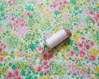 2 yds of vintage cotton flower print fabric 44 inch wide