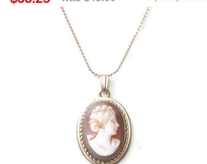 Carved Shell Cameo Pendant Necklace Oval Gold Filled Vintage