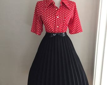 VINTAGE 1950s 1960s Black Accordion Style Pleated Full Skirt