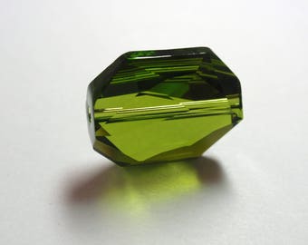 Swarovski Crystal #5520 Olivine Faceted Graphic, 18x15mm Olivine Swarovski Crystal Graphic - 1 pc