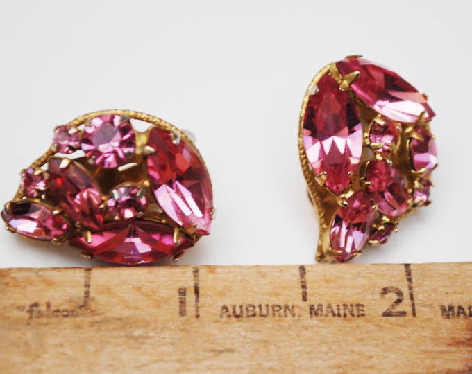 Pink Rhinestone Earrings - Tear drop - Crystal glass - Mid Century - clip on earrings