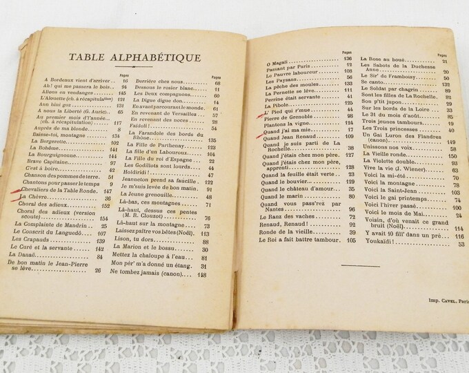 Vintage French Song Book " La Cle des Chants" 100 Songs lyrics Verse and Music Scores from 1940s, Sheet Music from France, Brocante Singing