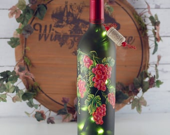 Red grapes, hand painted, wine bottle light, Tuscany style decor, wine lover's gift, bar decor, kitchen decor
