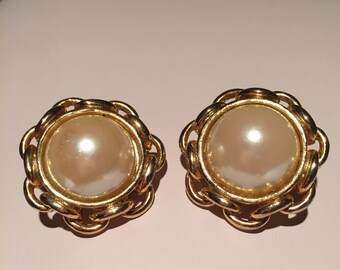 Vintage Signed Richelieu Clip On Earrings