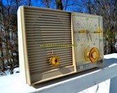 SANDALWOOD Beige and White 1959 Philco Model K782-124 AM Tube Clock Radio Totally Restored!