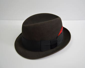Vintage 1950s/1960s Stingy Brim Charcoal Fedora w/Red Feather Size 7 1/4