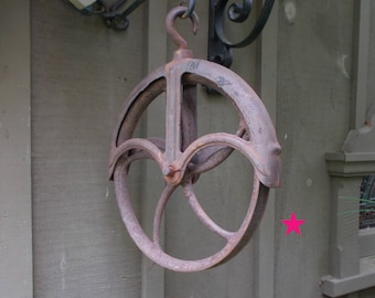 Rust Appeal! - 1800's Iron Well Pulley - VG condition - Large Wheel Pulley - Beautiful Color!