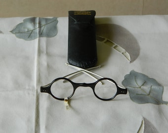 Antique Round Spectacles With Solid Silver Arms. Made in England. 1900's. NOS.