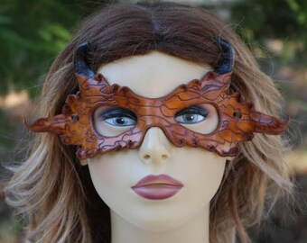 leather bark grain black tipped horned mask