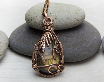 Labradorite Pendant, Wire Necklace, Wire Wrapped Pendant, Copper Wire pendant, Copper jewelry, Metalwork pendant, Modern necklace,