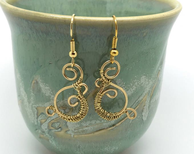 Spiral Gold Earrings, Gold wire earrings, simple gold earrings, gold spiral earrings, hammer gold wire earrings, hammer gold jewelry