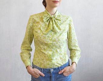 Lime green floral shirt with bow tie / 60s 70s shirt with bow / light green secretary blouse / micro floral pattern light green shirt top