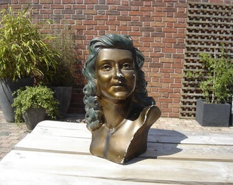 Buste. Moulage plâtre femme. Art Deco period. Vintage statue woman girl bust