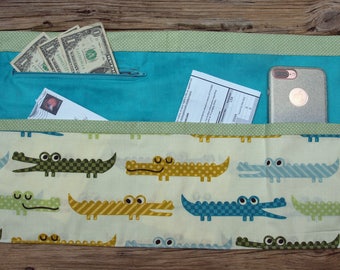 Alligator Crocodile Vendor Craft Apron, Farmer's Market, Teacher Apron, Utility Apron, Garden apron with Zipper Pocket