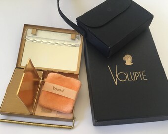 volupté Minaudière compact des années 1950. Sac de soirée exquise avec la conception de fleur de Marguerite de strass sur le devant. Tout simplement « fabuleux »