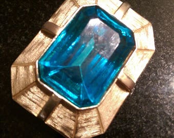 Large Vintage Aquamarine Blue Topaz Glass Gilt Metal Brooch, Aquamarine Brooch, Sphinx Brooch, Sphinx Pin, Topaz Brooch, Sphinx Jewellery