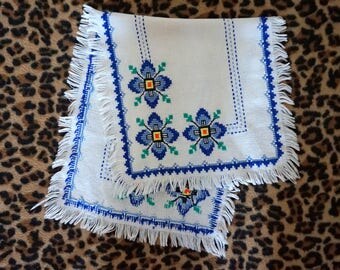Vintage home decor Embroidered kitchen towel Hand embroidery kitchen decor Table decor Doily Bedroom decor Linen napkins Table napkin