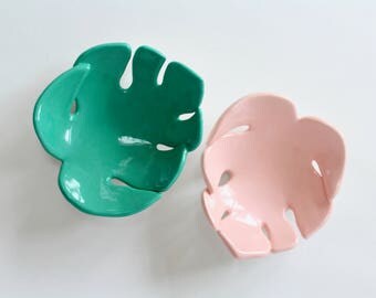 Monstera ceramic leaf jewellery dish