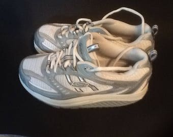 Sketchers Women's Shape Up Walking Shoes Size 6. White & Gray Very Good / Ex Cond