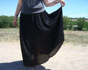 Plus Size Black with Metallic Gold Maxi Broomstick Skirt 1980s Vintage Skirt 16 18 xl extra large Hippie Gypsy Boho Festival Halloween
