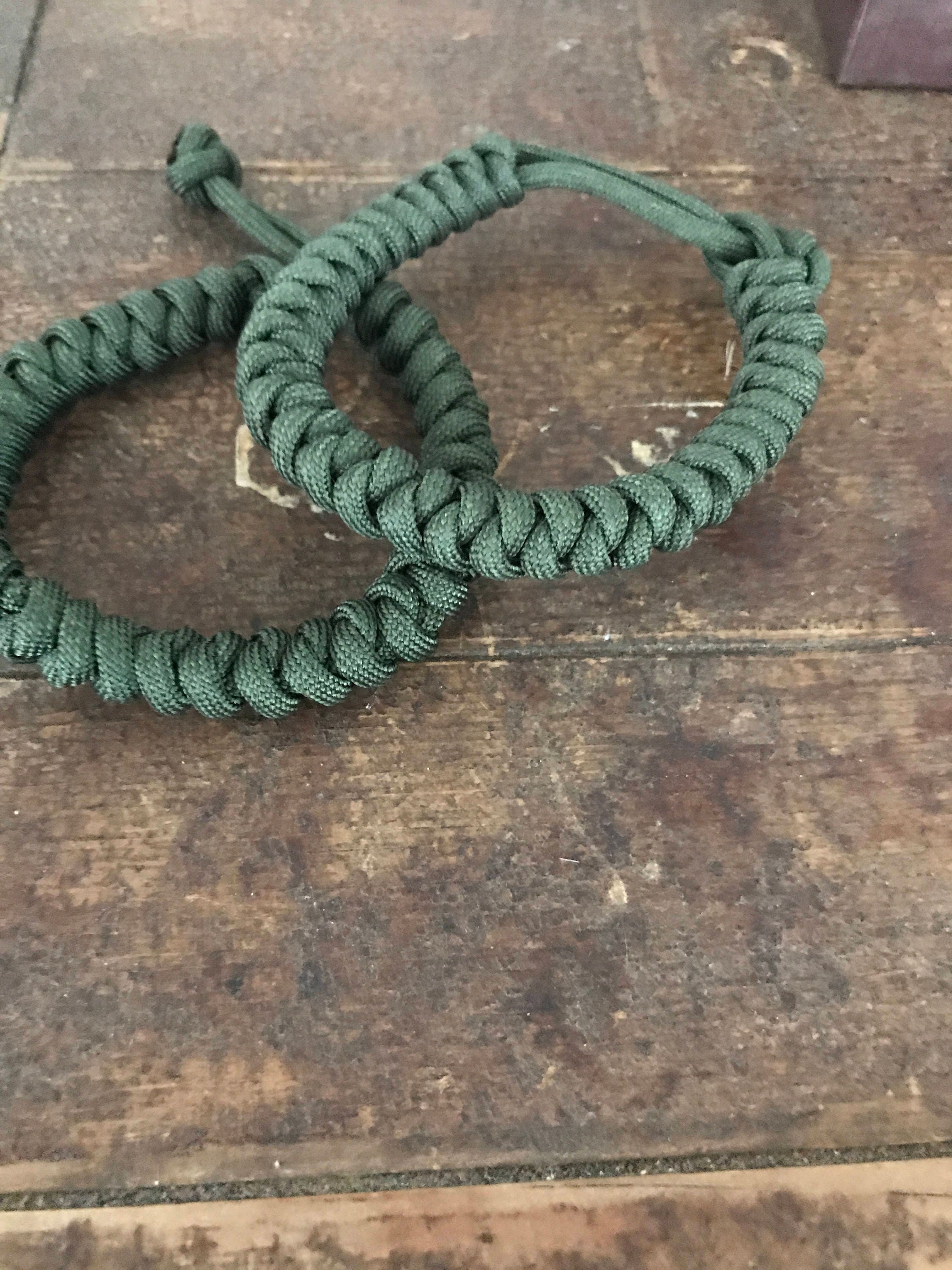 Snake pattern paracord bracelet