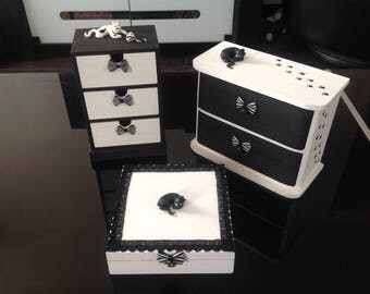 Cat... Box for paper napkins - black and white