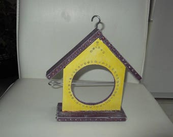 Manger wood birdhouse winter