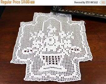 Filet Crochet Doily or Placemat - Hand Crocheted - Basket and Flowers 12093