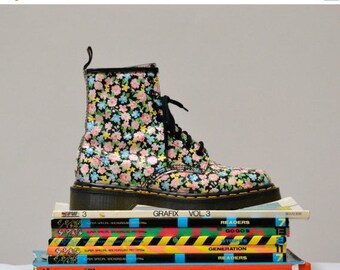 SALE 90s Vintage Dr. Martens Floral Print Boots Size 7 7 1/2 // Vintage Floral Doc Marten Boots Size 5 UK Made in England