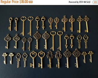 ON SALE Skeleton Keys - 36 Antique Bronze Brass Skeleton Key Skeleton Key Charm Set Key Pendants Jewelry Making Keys - Keys to the Kingdom -