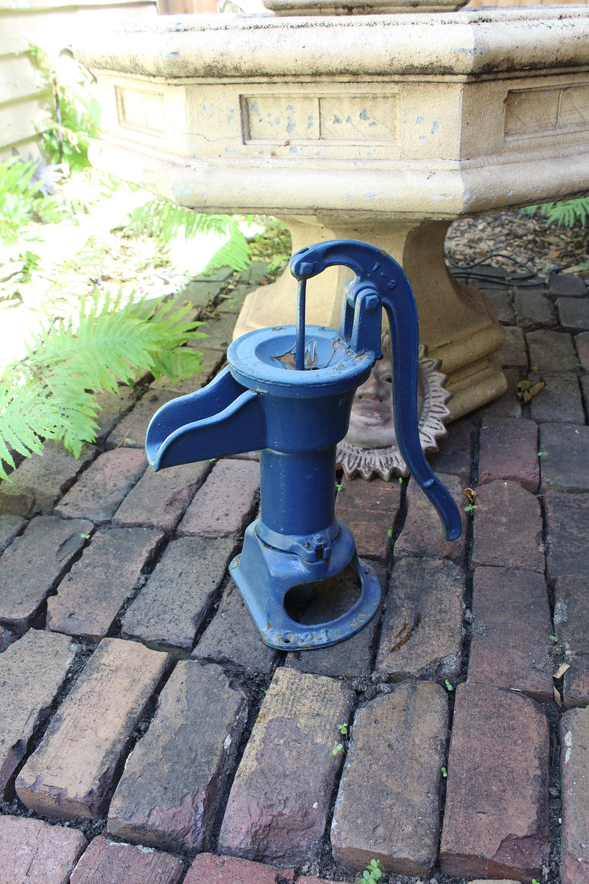 Antique Water Pump Cast Iron Cistern Pump Rustic Farmhouse Decor