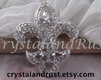 1 Large Fleur De Lis Brooch --- Silver Tone --- BR008
