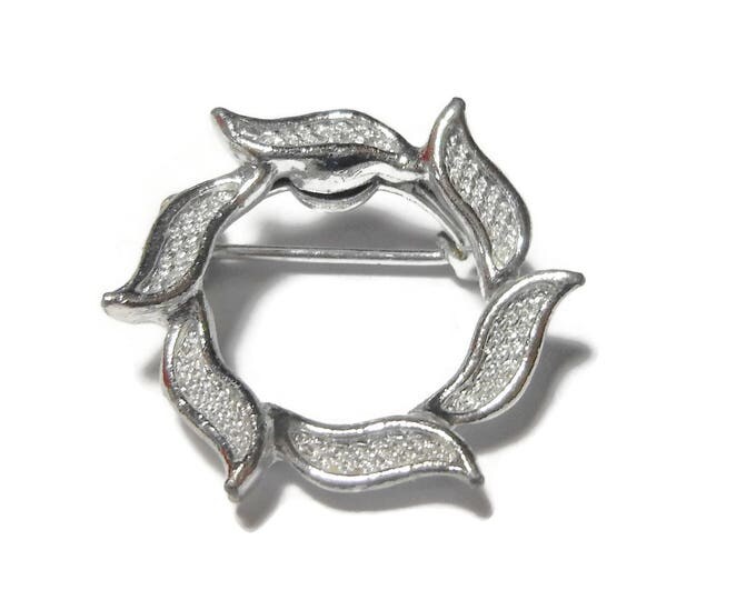 Gerry's leaf circle brooch, silver veined leaves, laurel wreath pin, small circle pin, lapel pin, tie tack tac