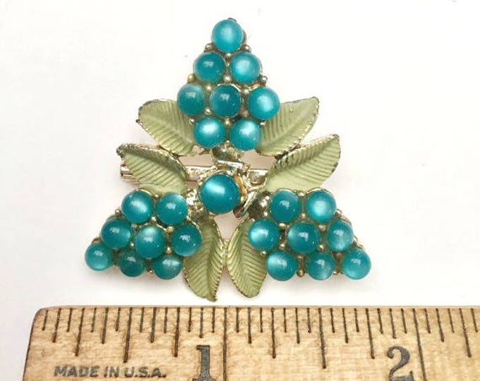 Turquoise Berry Flower brooch- Moonglow lucite - Green enamel - Mid Century - Gold - Floral Pin