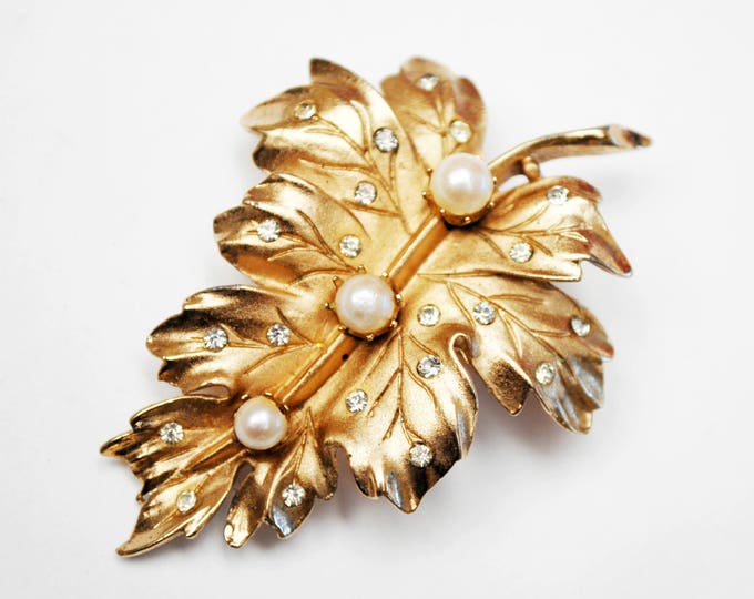 Coro Leaf Brooch - Gold - Rhinestone - White Pearls - Signed pin