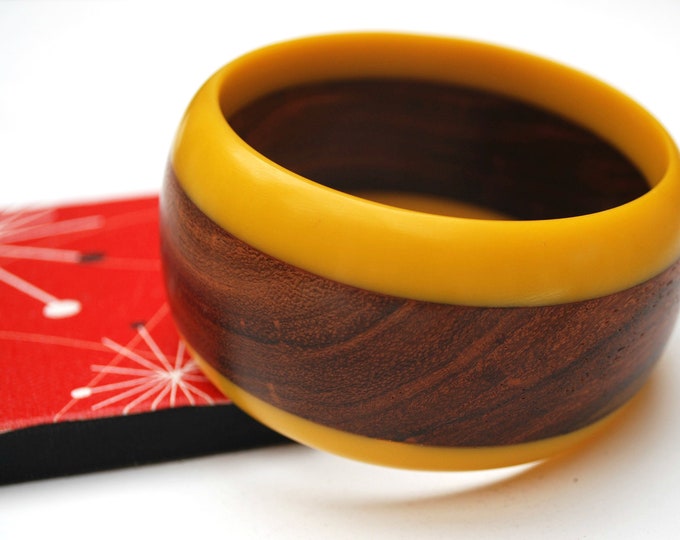 boho two tone Lucite bangle - Wood Brown - Mustard yellow - Vintage plastic bracelet