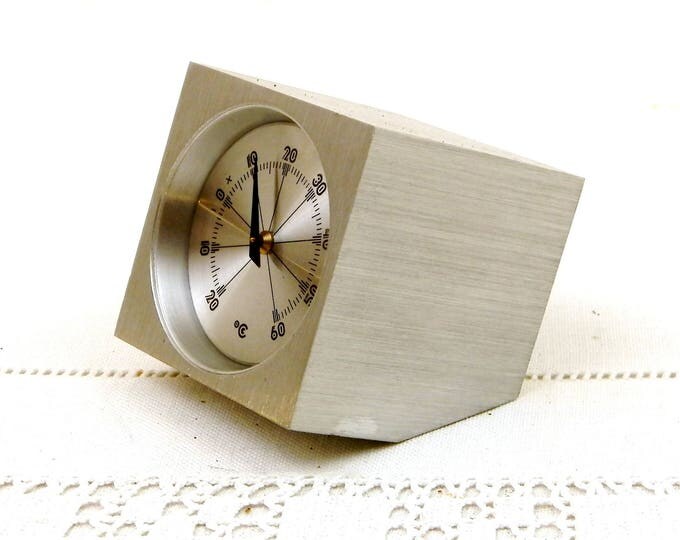 Vintage Mid Century Thermometer Mounted in a Machined Block of Solid Metal Used in a Laboratory Gradients Celsius, Retro Temperature Vintage Mid Century Thermometer Mounted in a Machined Block of Solid Metal Used in a Laboratory Gradients Celsius, Retro Temperature