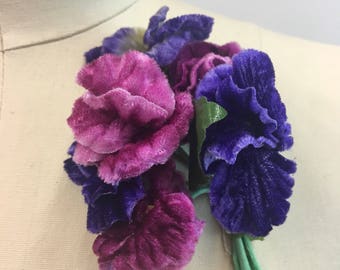 Vintage 1930 1940 Big VELVET Pansy / Vintage Hat Dress Flower / Vintage Pansies
